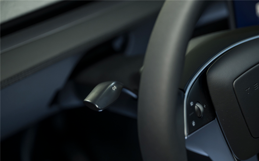 Tesla rediscovers the blinker lever after an epic fiasco